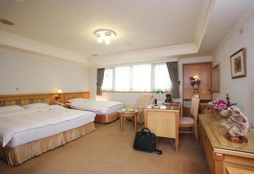 اتاق استاندارد سه نفره, Kingdom