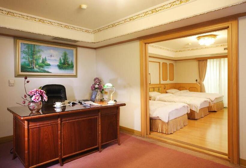 اتاق لوکس سه تخته, Kingdom