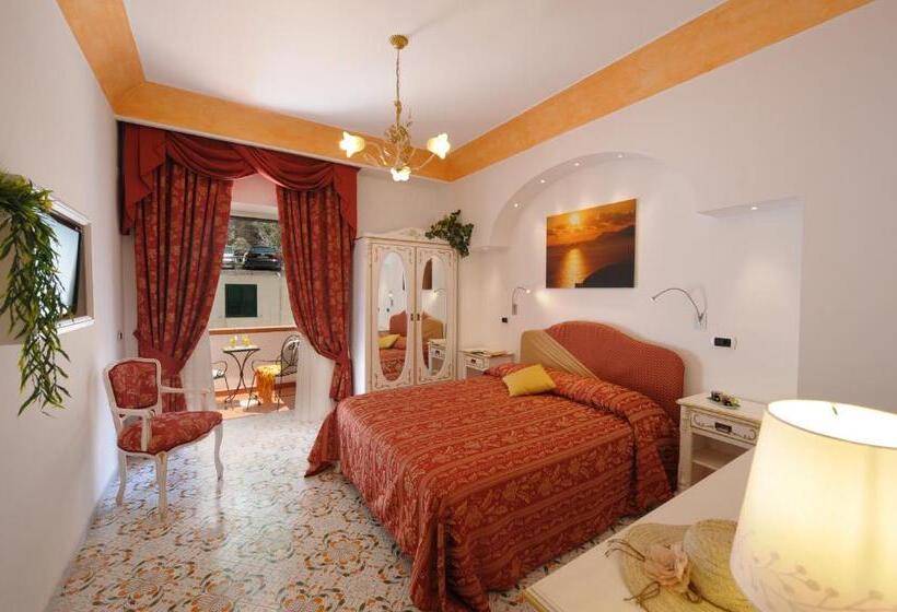 オーシャンビュースタンダードルームバルコニー付き, La Conchiglia