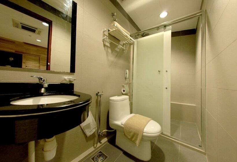 חדר משפחתי, Ming Paragon