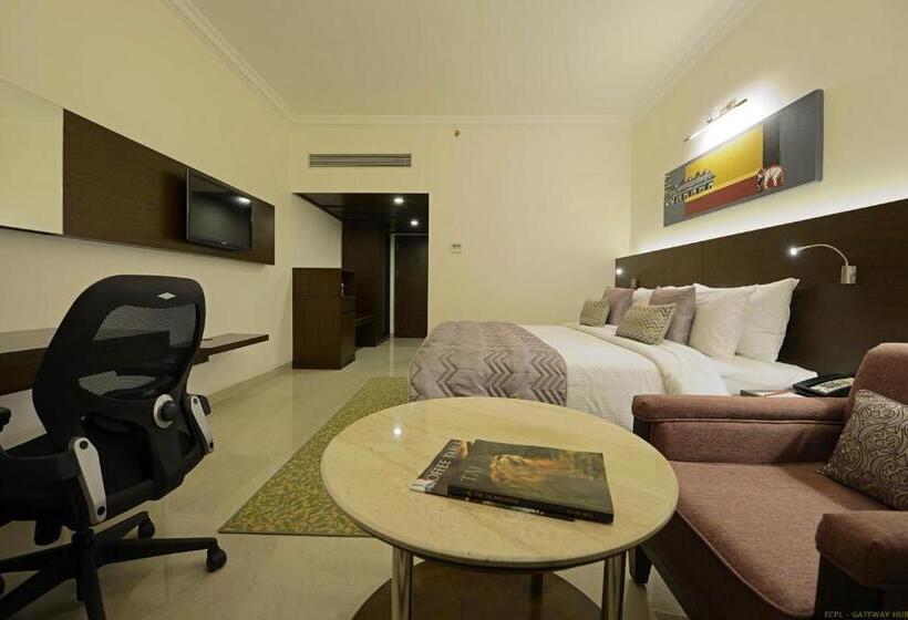 חדר אקזקיוטיב, Naveen Lakeside