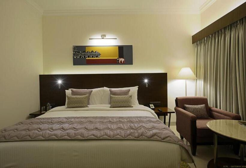 חדר אקזקיוטיב, Naveen Lakeside