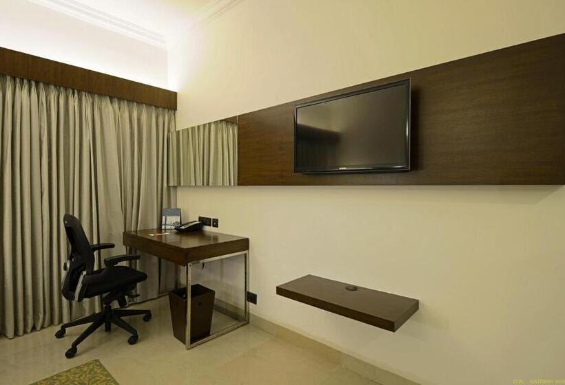 חדר אקזקיוטיב, Naveen Lakeside