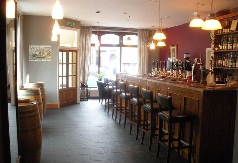 スタンダード４人部屋, The Corner House