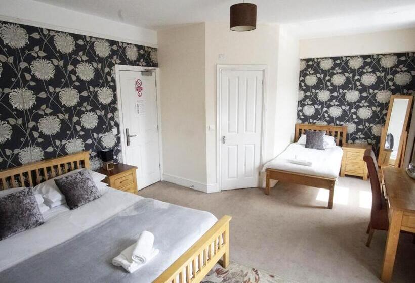 スタンダードトリプルルーム, The Corner House