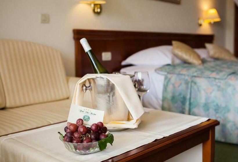 جناح عائلي, Villa Bacchus