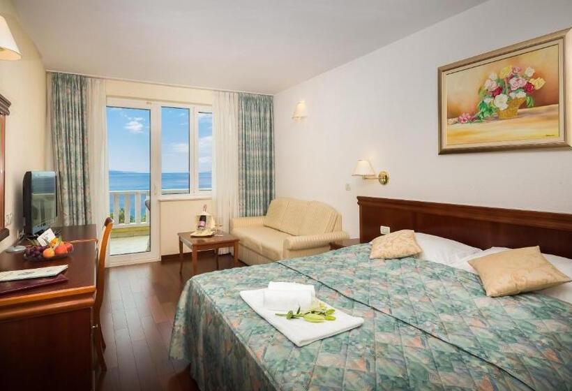 غرفة سوبيريور مطلّة علي البحر مزودة بشُرفة, Villa Bacchus