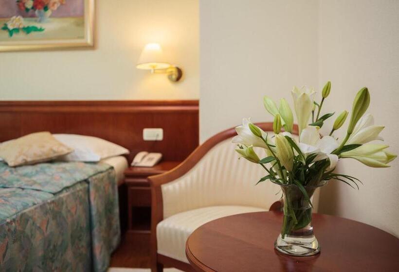 غرفة كومفورت إطلالة جانبية على البحر, Villa Bacchus