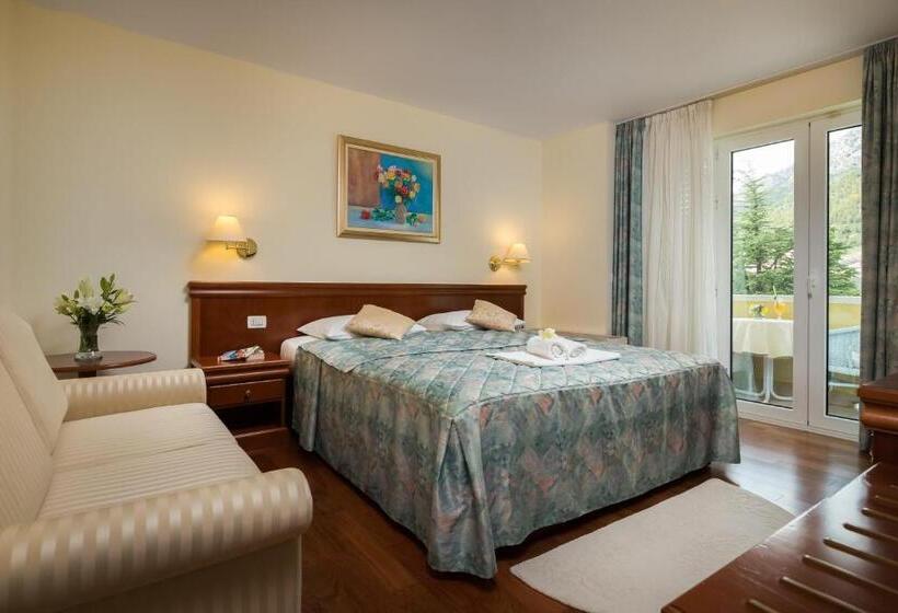 غرفة كومفورت إطلالة جانبية على البحر, Villa Bacchus