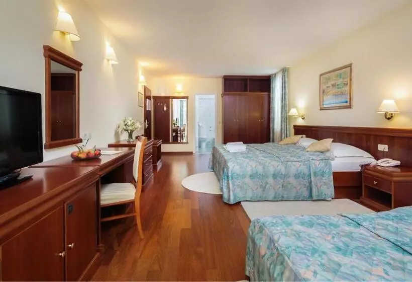 Family Room, Villa Bacchus