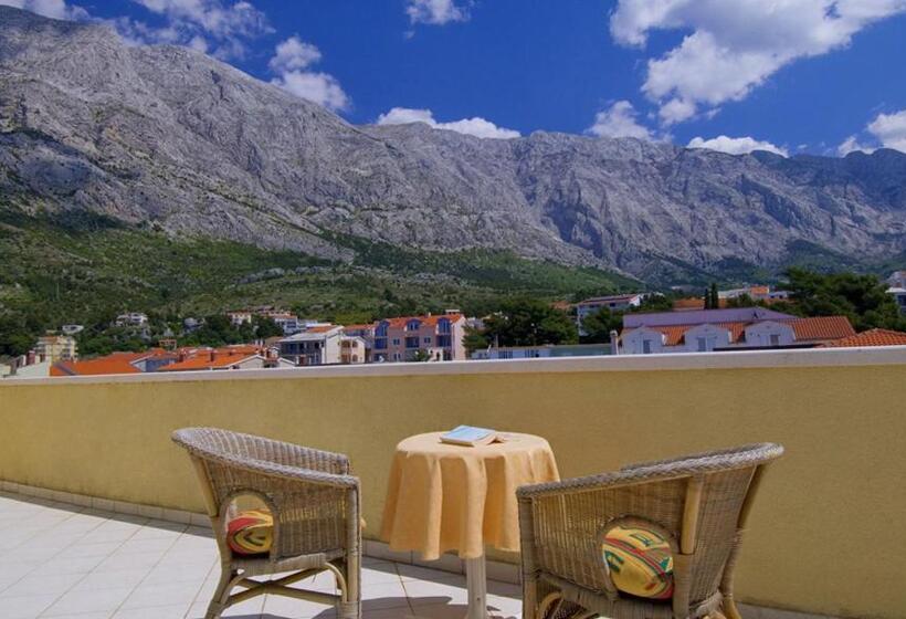 جناح عائلي, Villa Bacchus