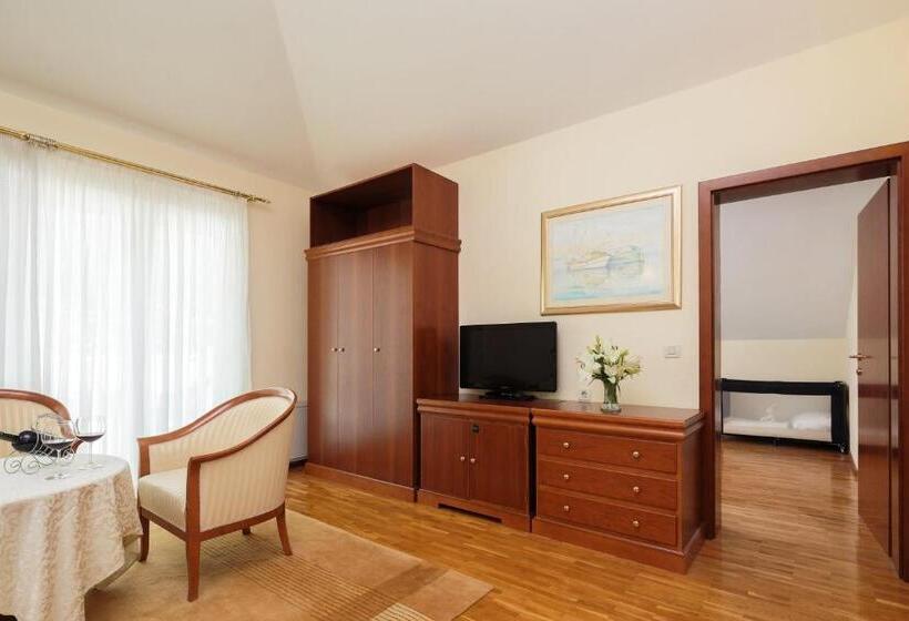 جناح عائلي, Villa Bacchus