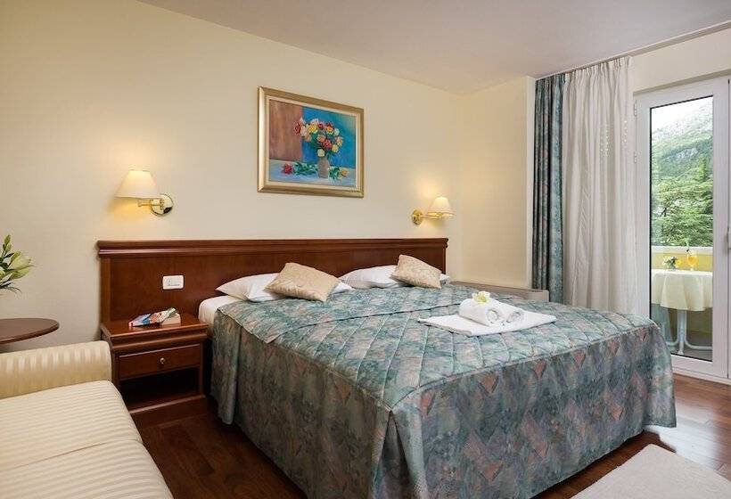 غرفة كومفورت إطلالة جانبية على البحر, Villa Bacchus