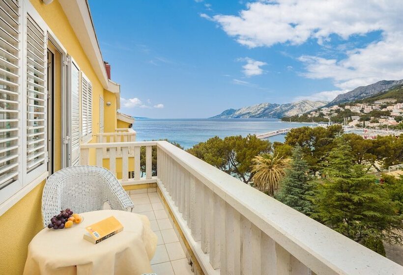 غرفة كومفورت إطلالة جانبية على البحر, Villa Bacchus