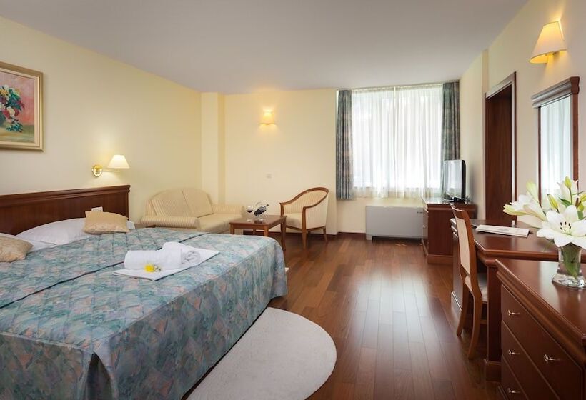 غرفة عائلية, Villa Bacchus