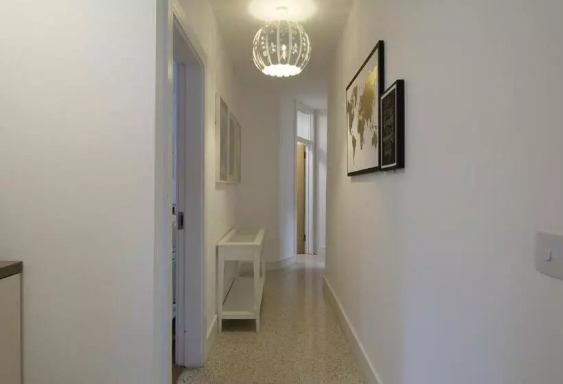سوییت خانوادگی, The Eyre Square Townhouse