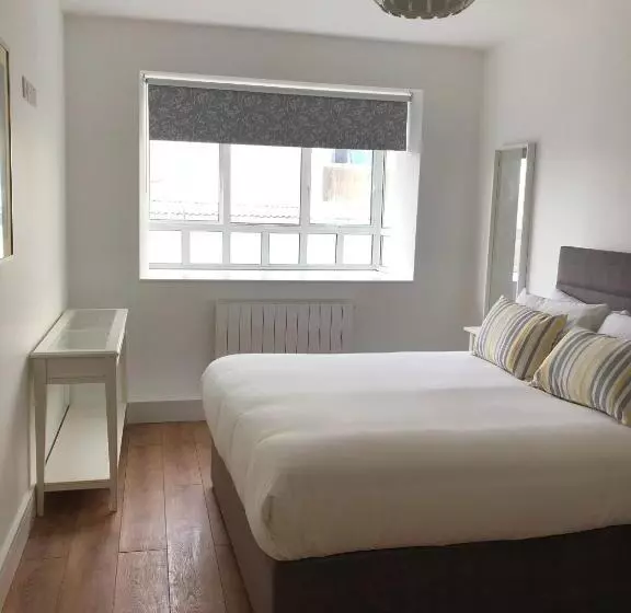 سوییت خانوادگی, The Eyre Square Townhouse