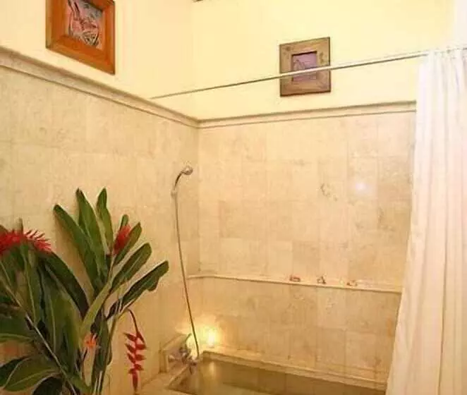 Villa 3 Makuuhuonetta, Apa Kabar Villas