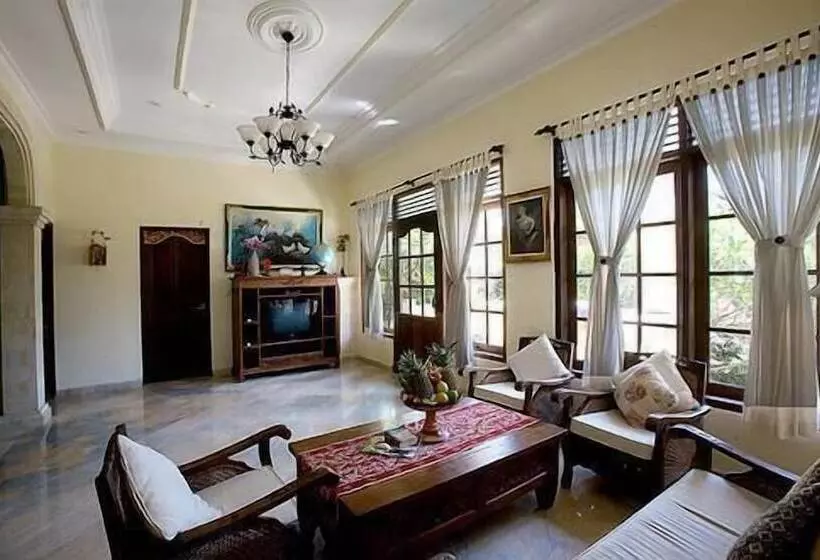 Villa 3 Makuuhuonetta, Apa Kabar Villas