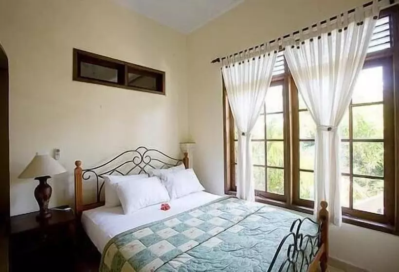 Villa 3 Makuuhuonetta, Apa Kabar Villas