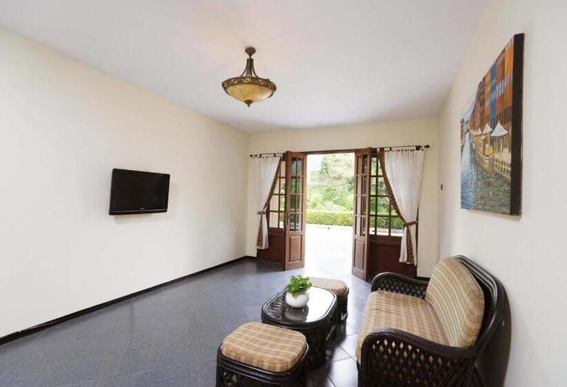 Апартаменты Deluxe 2 Спальни, Royal Hotel And Villa Batu