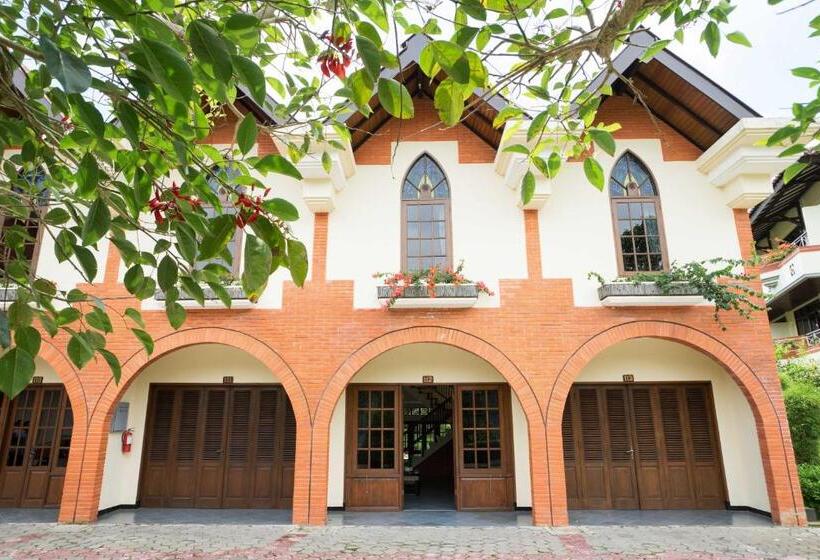 Апартаменты Deluxe 2 Спальни, Royal Hotel And Villa Batu