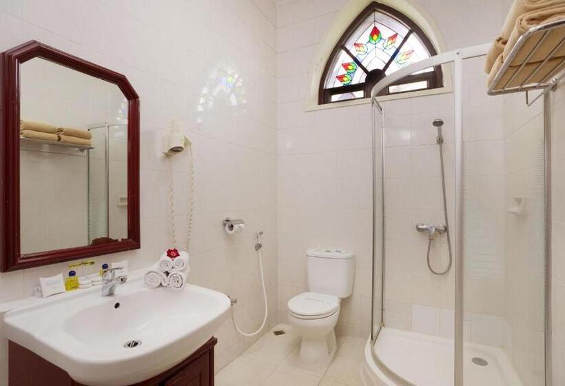 Апартаменты Deluxe 3 Спальни, Royal Hotel And Villa Batu