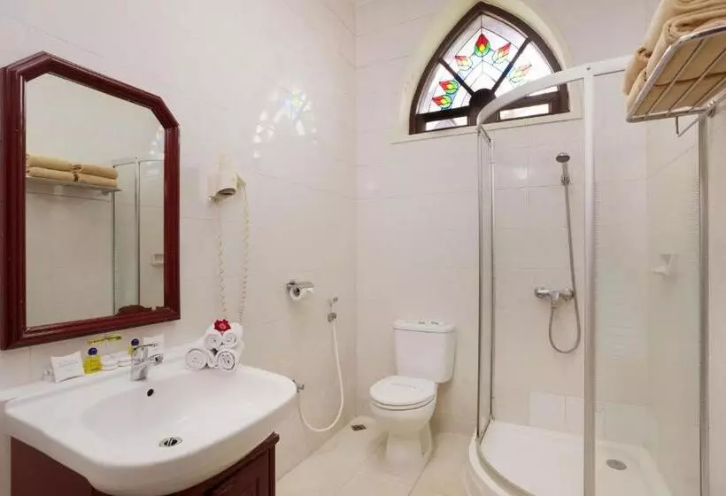Apartament Deluxe 3 Dormitoris, Royal Hotel And Villa Batu