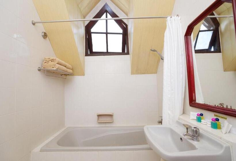 Апартаменты Deluxe 3 Спальни, Royal Hotel And Villa Batu