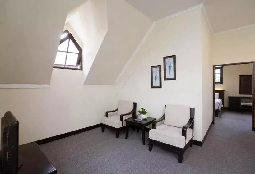 Apartament Deluxe 3 Dormitoris, Royal Hotel And Villa Batu