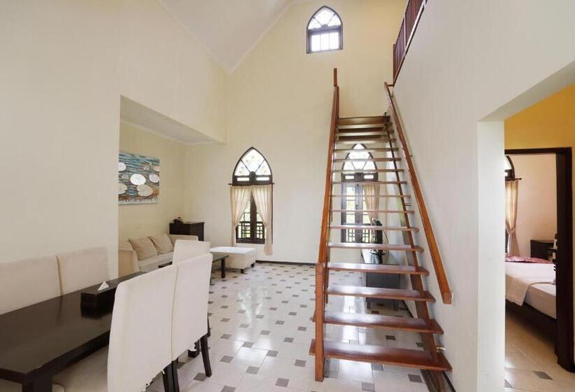 Апартаменты Deluxe 3 Спальни, Royal Hotel And Villa Batu