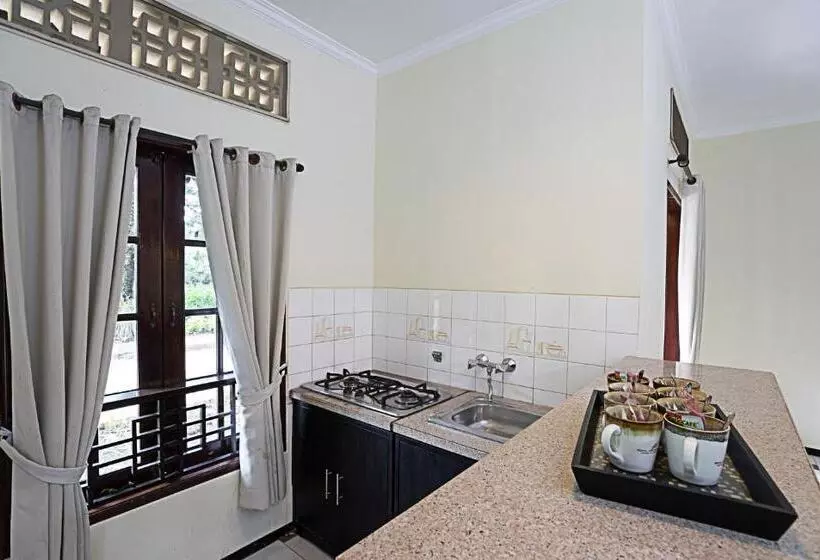 Family Room, Royal Hotel And Villa Batu
