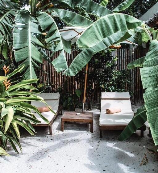 חדר אקונומי לארבעה, Zanzibar White Sand Luxury Villas & Spa  Relais & Chateaux