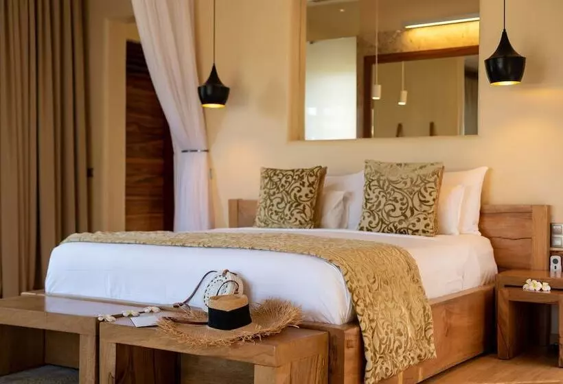 Deluxe Room with Hot Tub