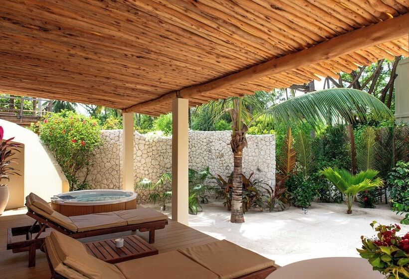 חדק דלוקס עם ג'קוזי, Zanzibar White Sand Luxury Villas & Spa  Relais & Chateaux