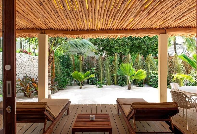 חדק דלוקס עם ג'קוזי, Zanzibar White Sand Luxury Villas & Spa  Relais & Chateaux