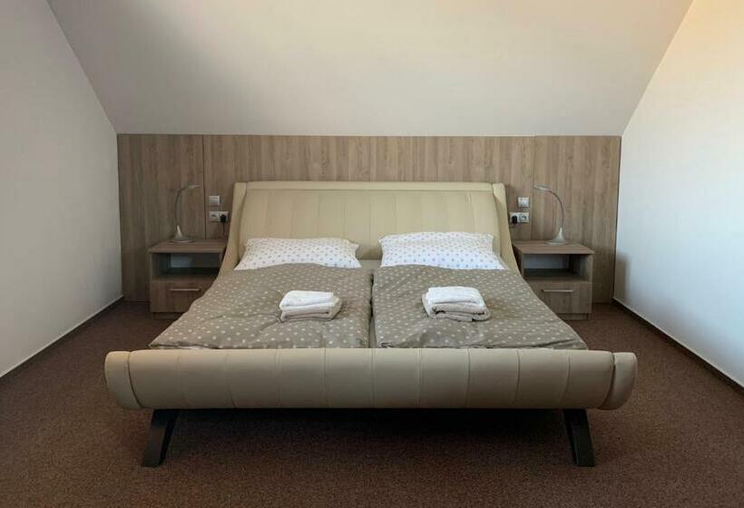 Номер Deluxe, Penzion čavisov