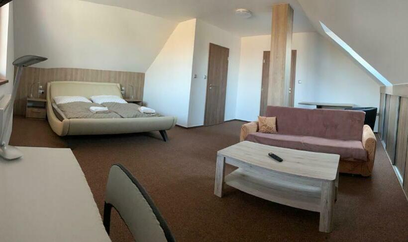 Номер Deluxe, Penzion čavisov