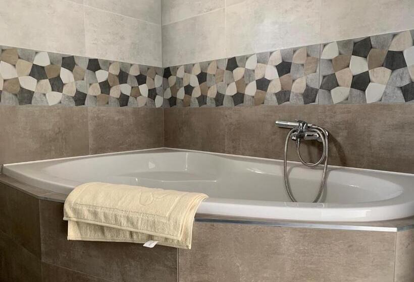 Номер Deluxe, Penzion čavisov