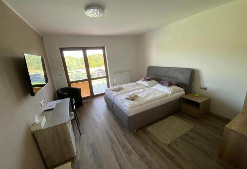 Номер Deluxe, Penzion čavisov