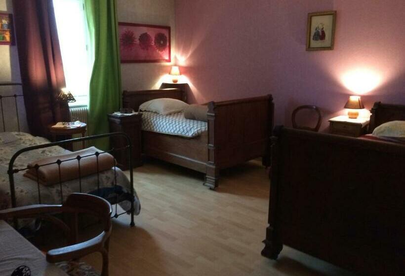 חדר סטנדרט לשלושה עם חדר אמבטיה משוף, Auberge La Romaine