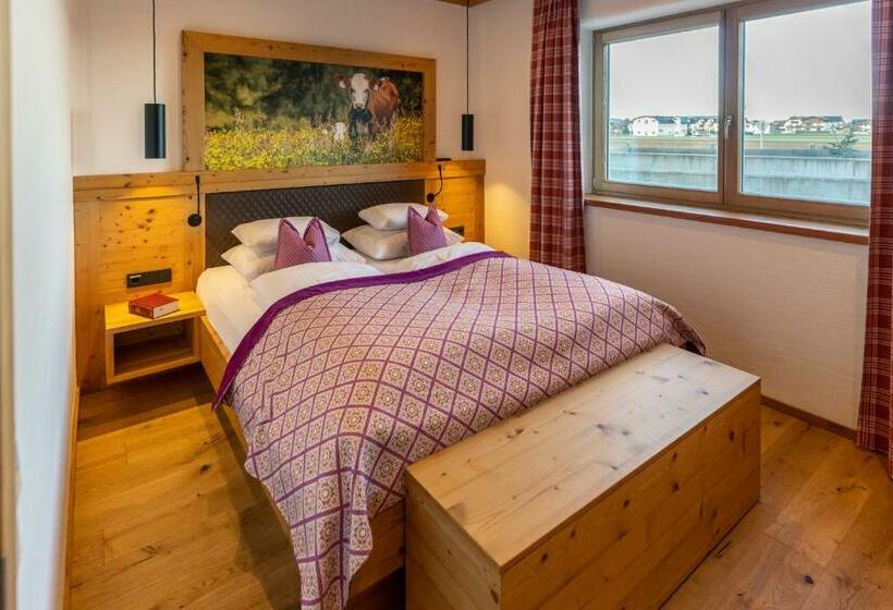 דירת חדר בקומת קרקע, Madlhof