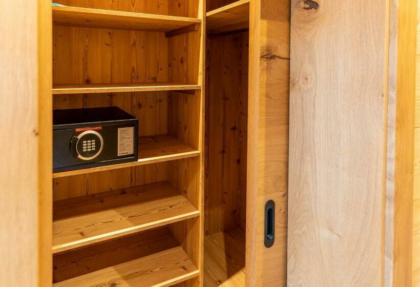 דירת חדר בקומת קרקע, Madlhof