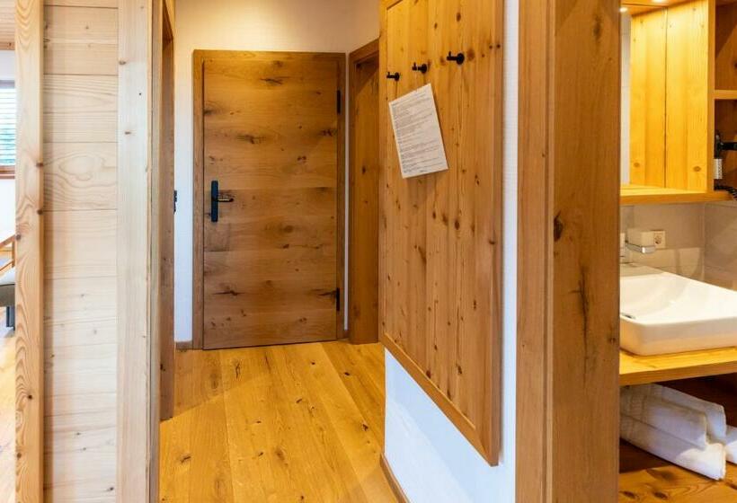 דירת חדר בקומת קרקע, Madlhof