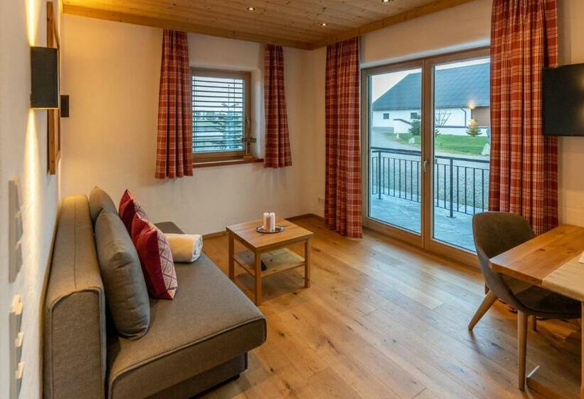 דירת חדר בקומת קרקע, Madlhof