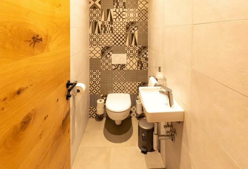 דירת חדר בקומת קרקע, Madlhof