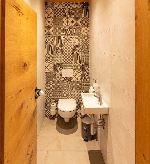 דירת חדר בקומת קרקע, Madlhof