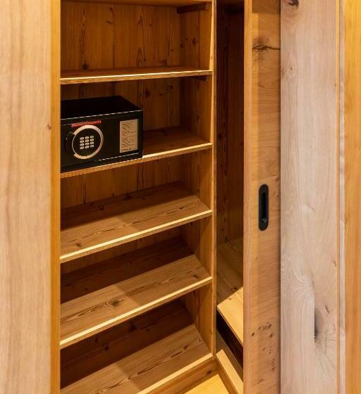 דירת חדר בקומת קרקע, Madlhof