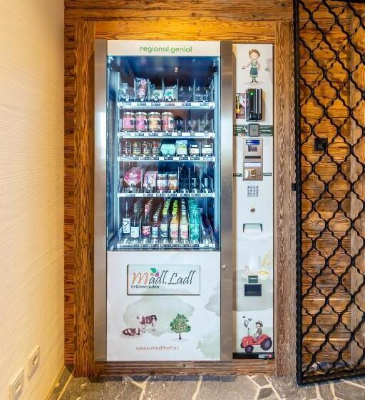 דירת חדר בקומת קרקע, Madlhof