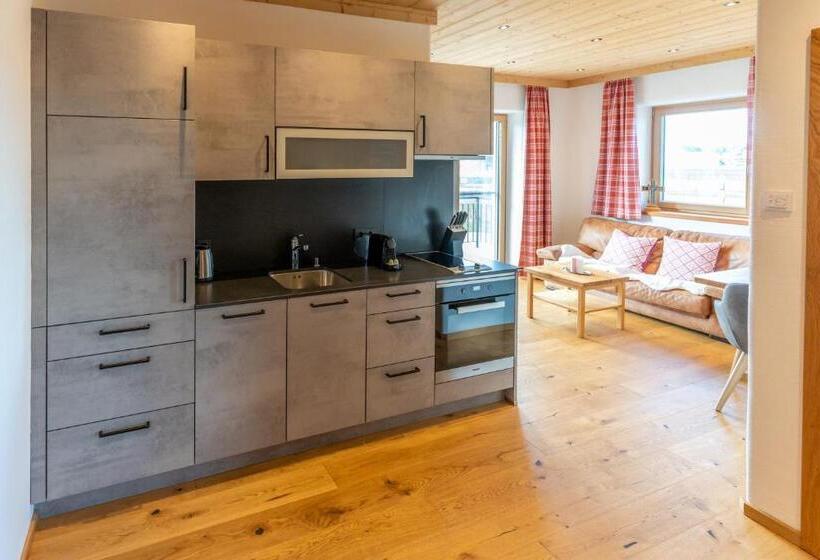 דירת חדר בקומת קרקע, Madlhof